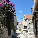 Haracic * Hvar Town