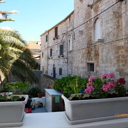 Haracic * Hvar Town
